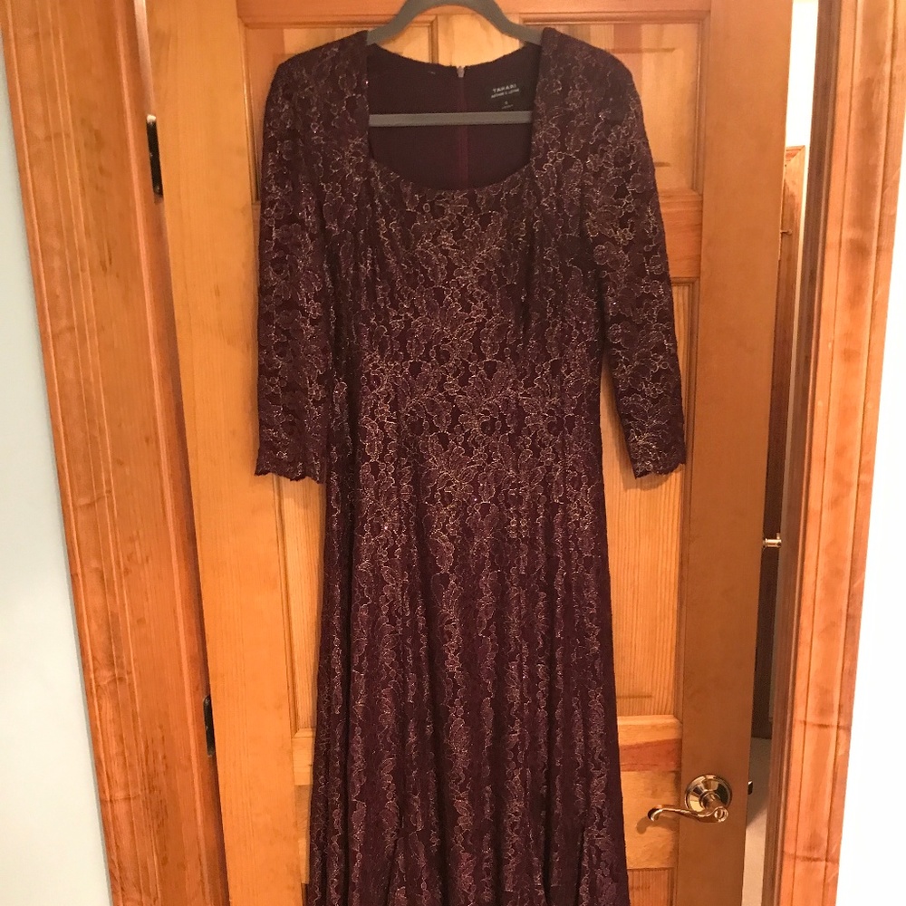 Tahari Evening Lined Dress/Gown Egg-Plant Size 6